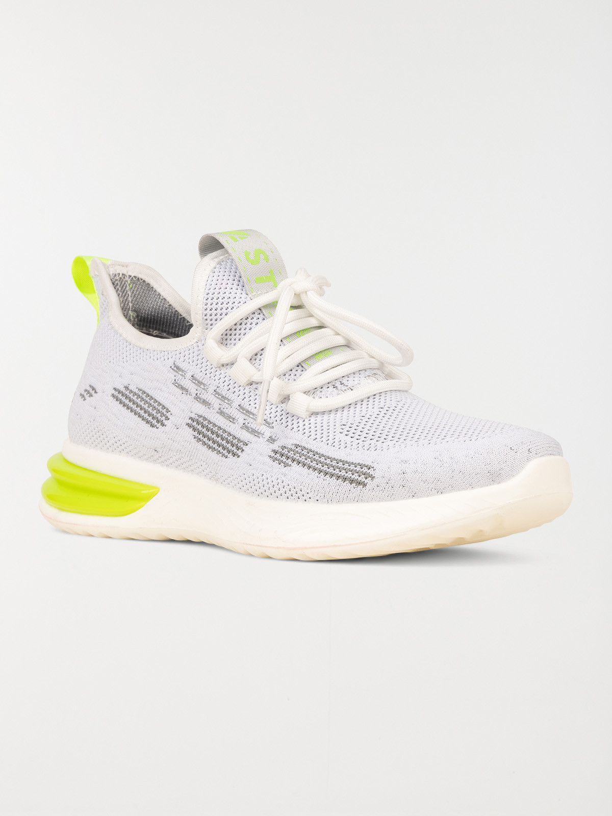 Baskets coloris gris homme (40-46) Baskets coloris gris homme (40-46)