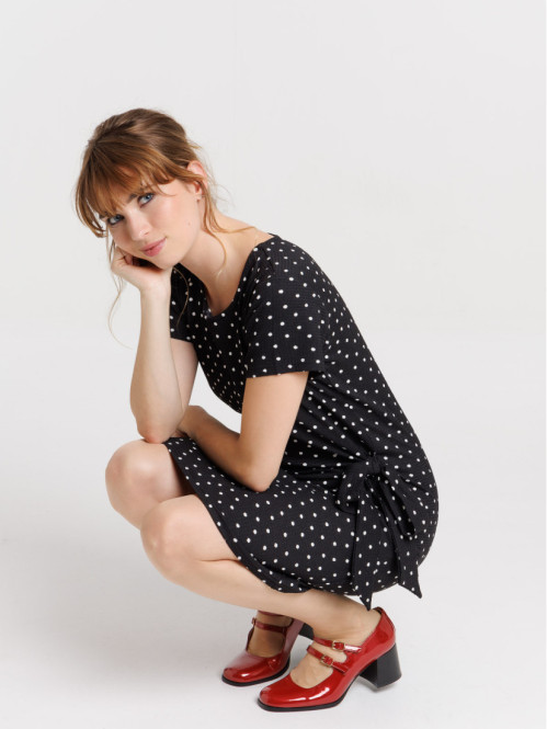 Robe noire imprimée à pois...