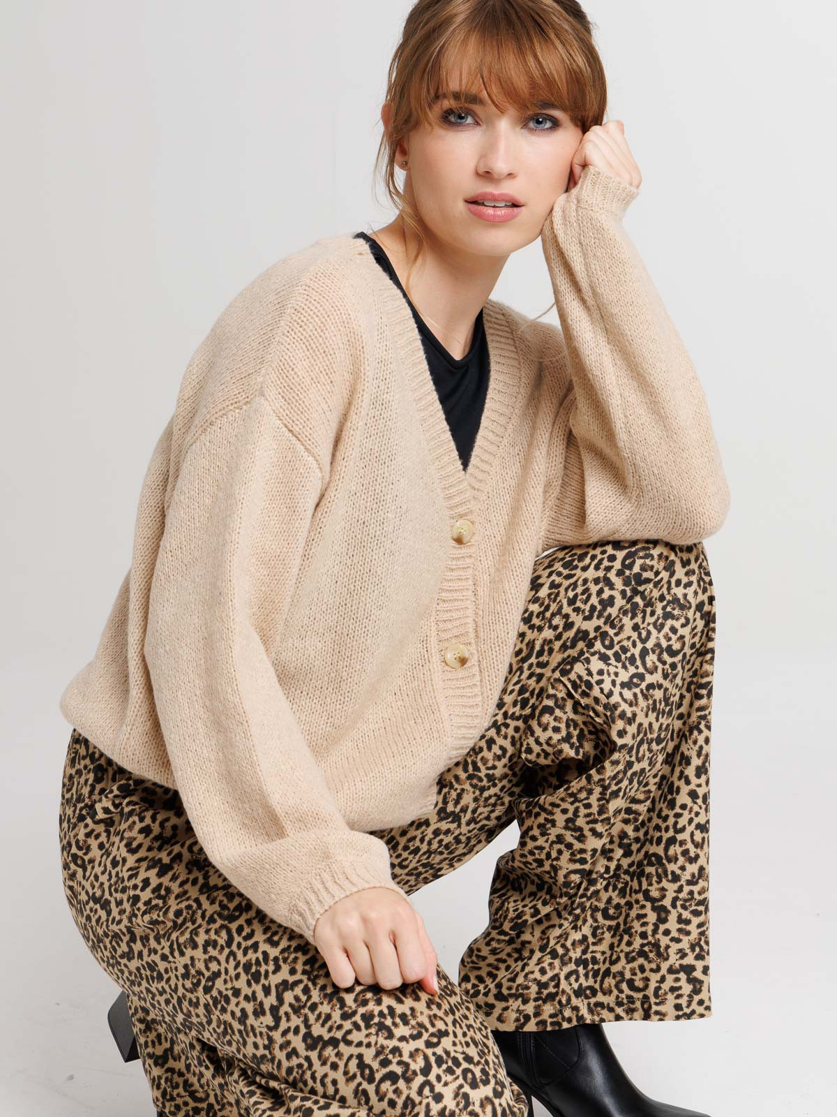Gilet col V boutonné camel femme