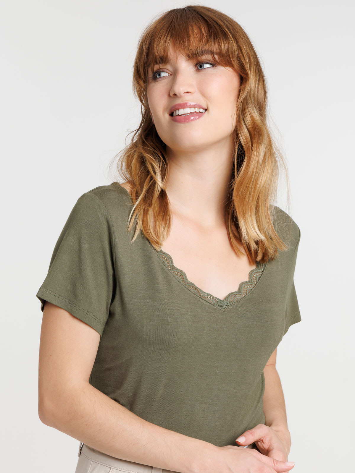 Tee-shirt col V dentelle femme