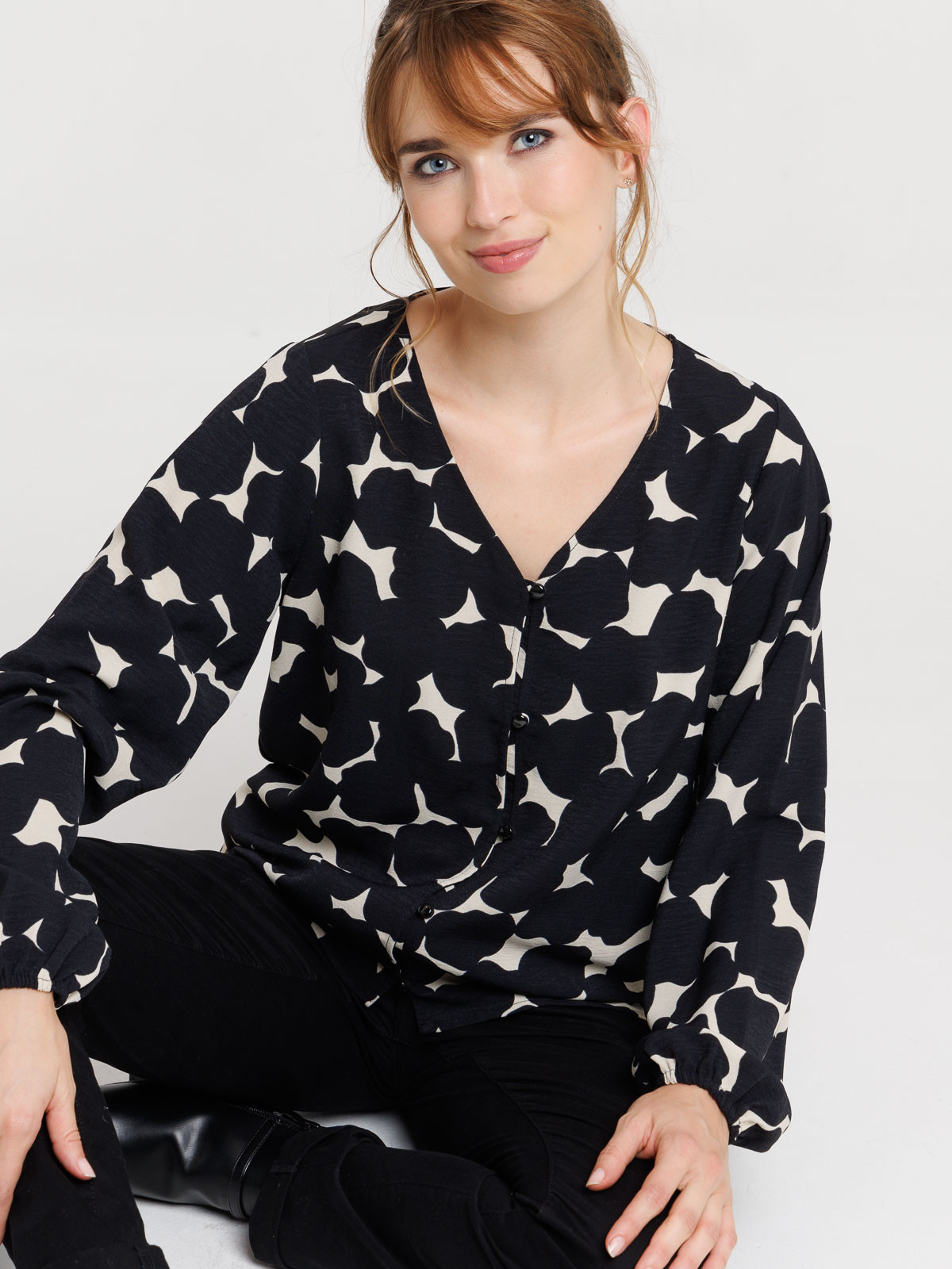 Chemise noire imprimée graphique femme