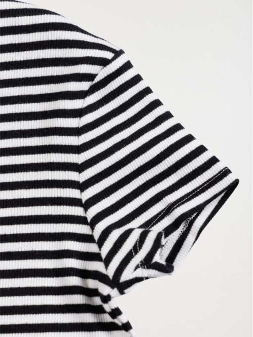 Tee-shirt rayé côtelé fille...