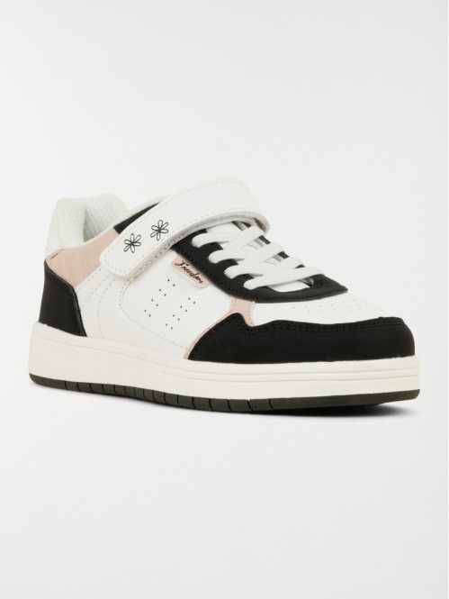 Baskets détails colorés...