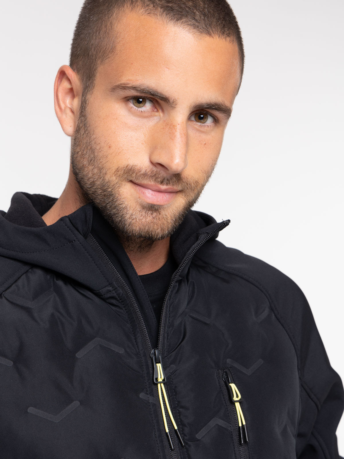 Blouson noir à capuche homme Blouson noir à capuche homme