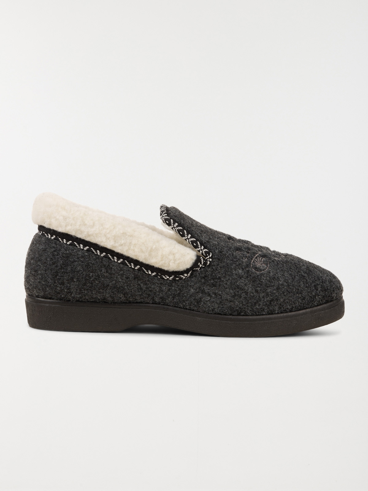 Chaussons gris brodé femme (36-41)