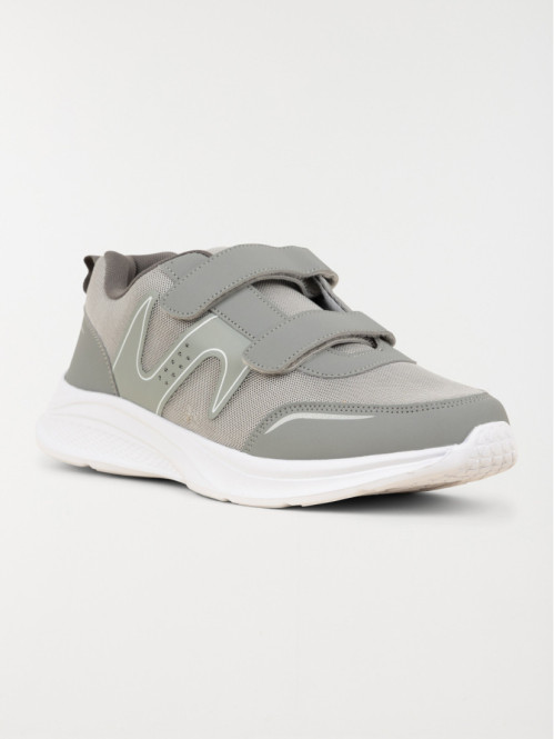 Baskets à scratchs grises...