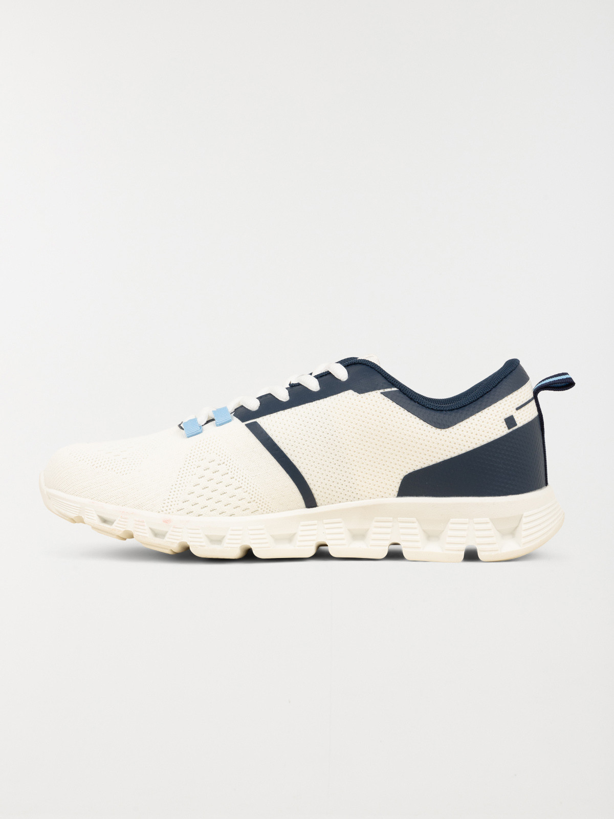 Baskets à lacets blanches homme (40-45) Baskets à lacets blanches homme (40-45)