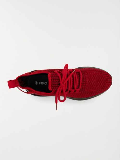 Baskets rouges à lacets...