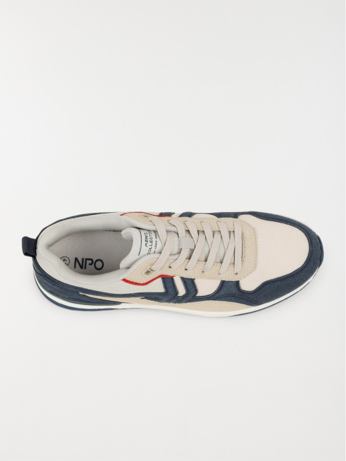 Baskets beiges à lacets...