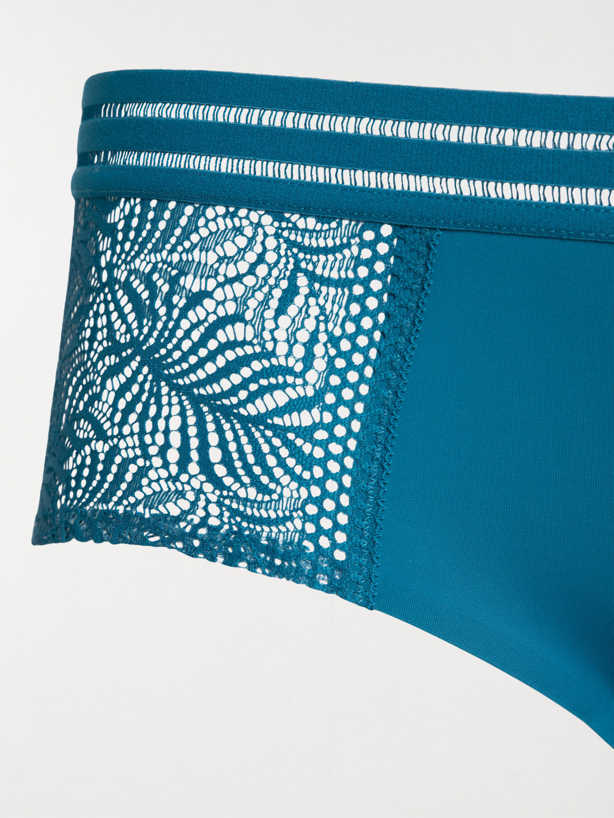 Shorty grande taille femme (42-52) Shorty grande taille femme (42-52)