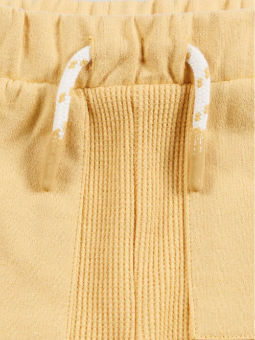 Short sable chaud garçon...