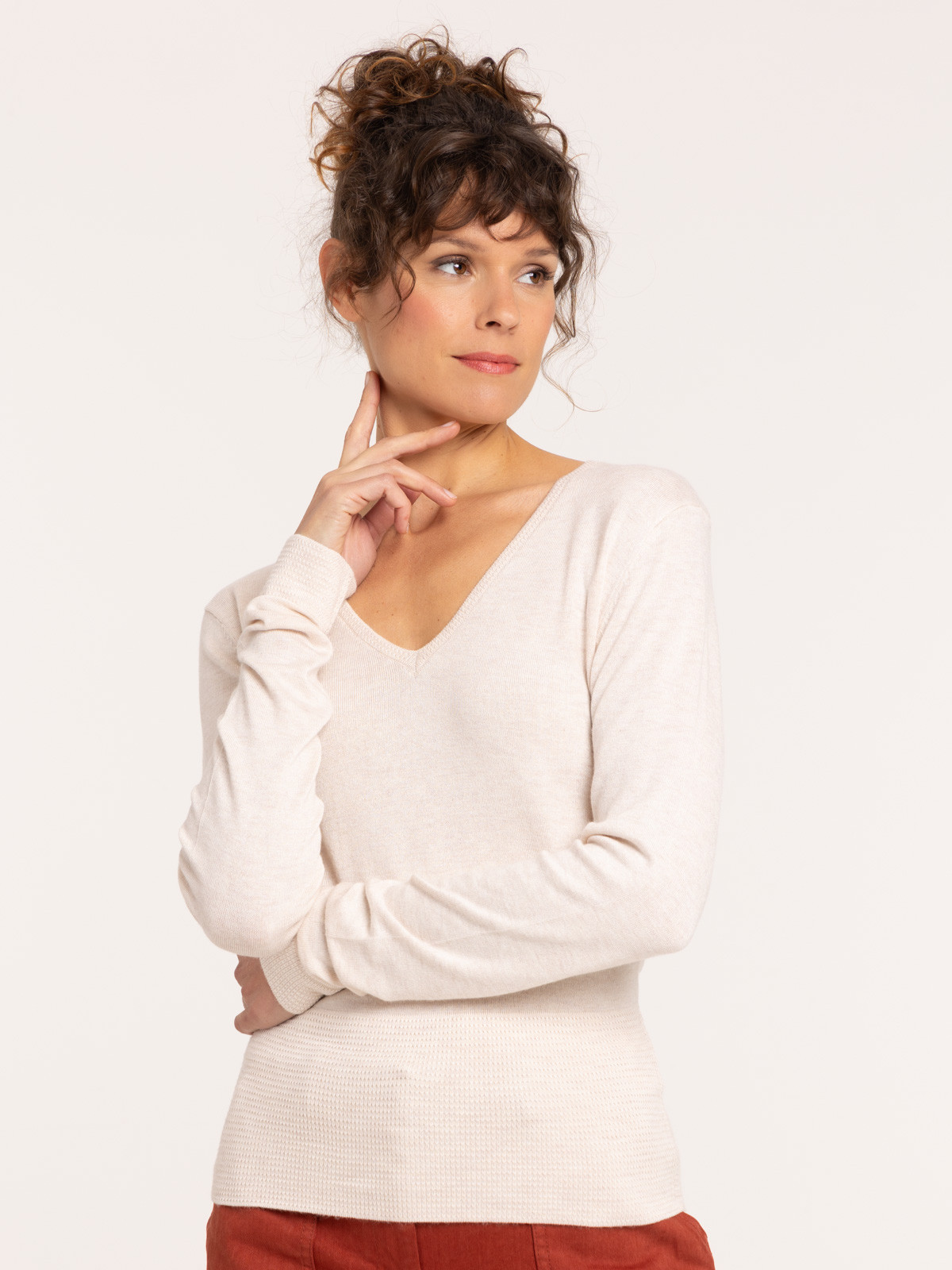 Pull fin col V crème grisée femme