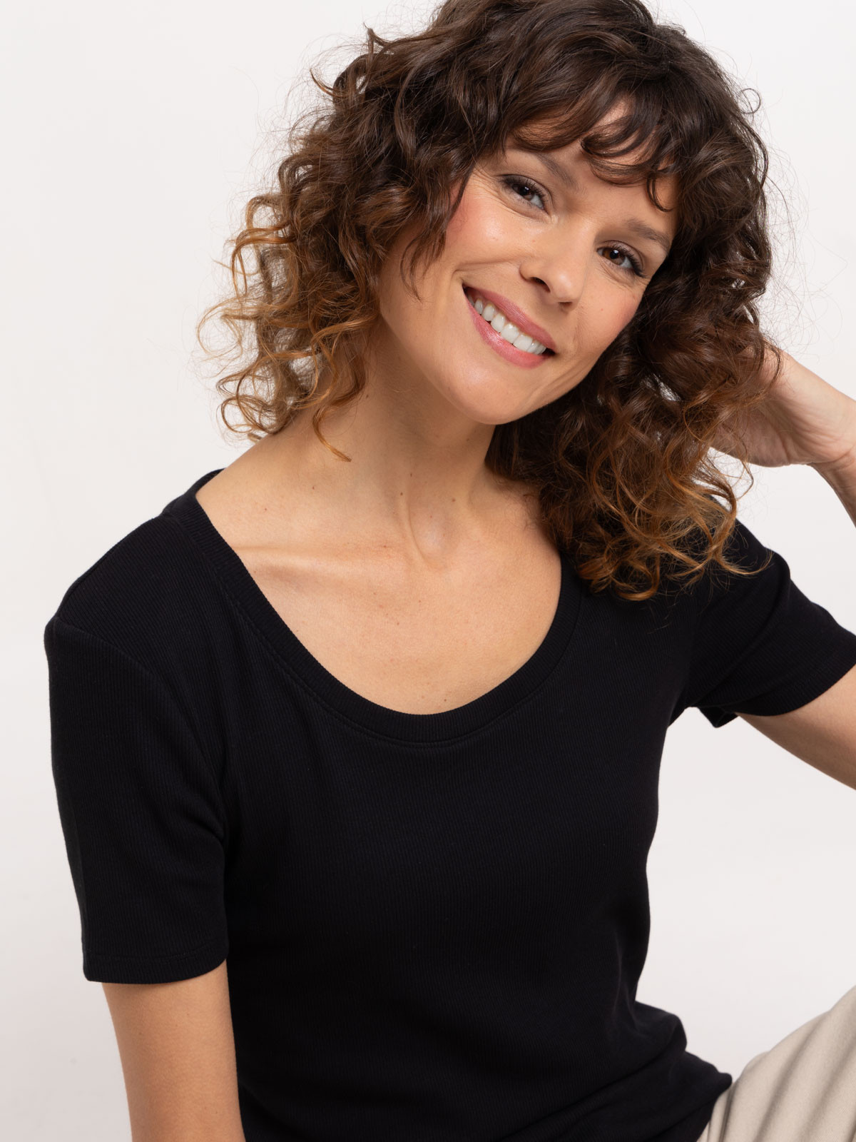 T-shirt noir col rond côtelé femme T-shirt noir col rond côtelé femme