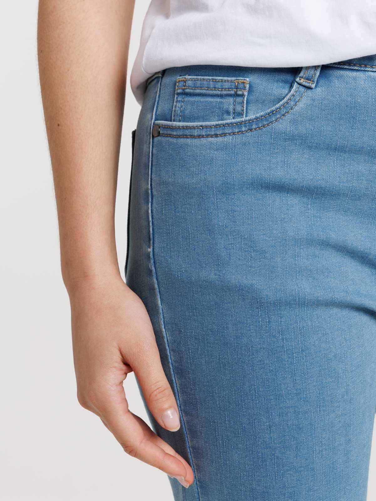 Pantacourt en jean bleached femme Pantacourt en jean bleached femme