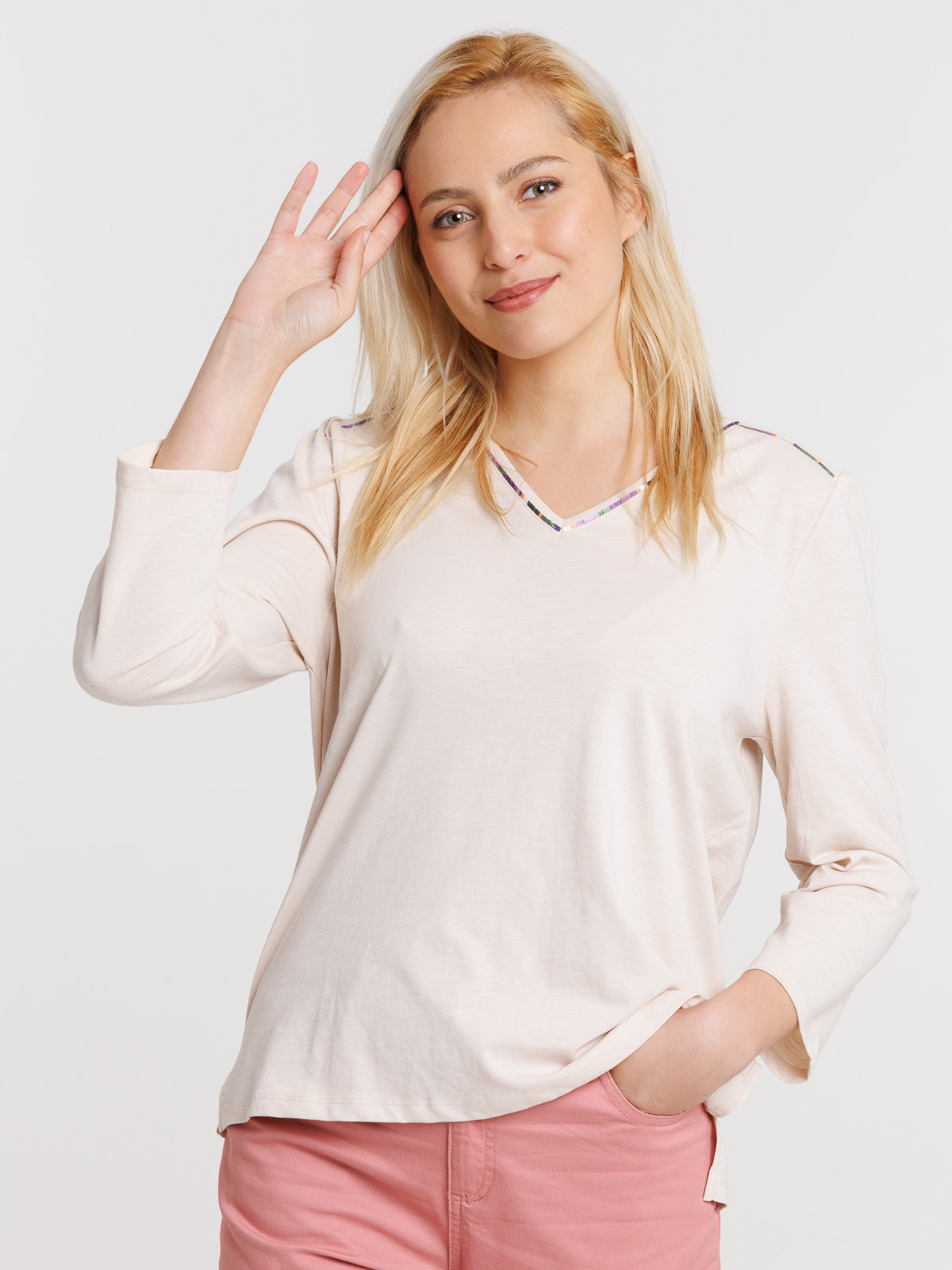 T-shirt col V crème grisée femme
