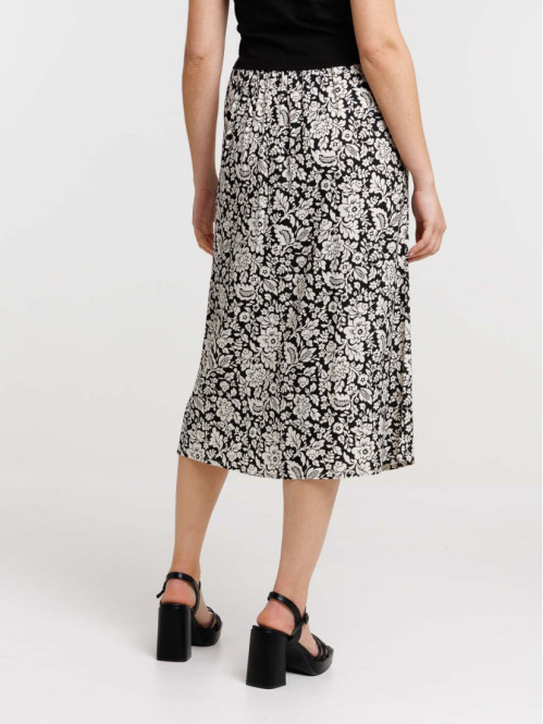 Jupe noire longue fleurie...