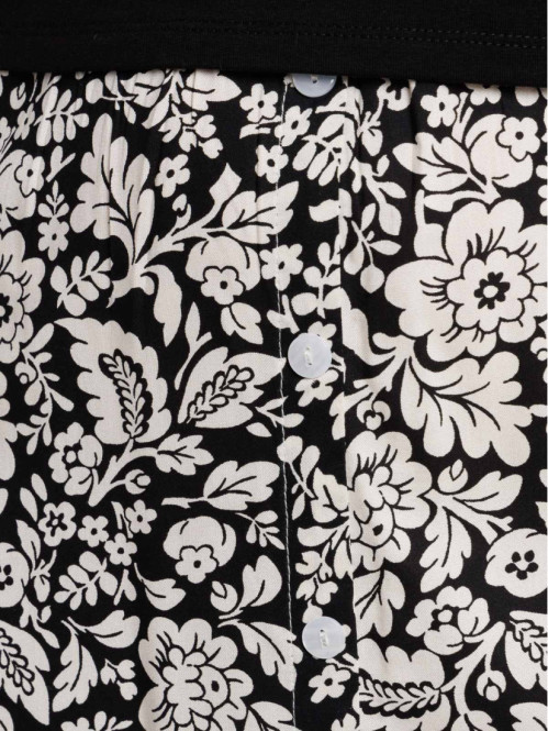 Jupe noire longue fleurie...