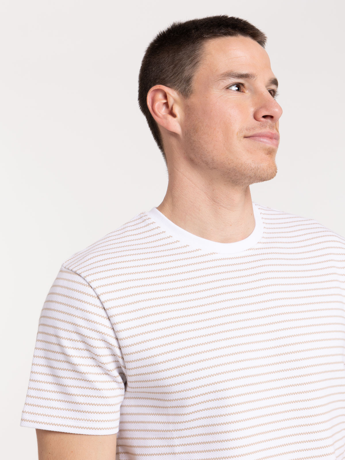 Tee-shirt blanc rayé homme