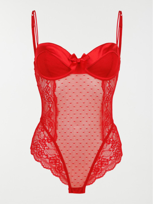 Body rouge fatal femme...