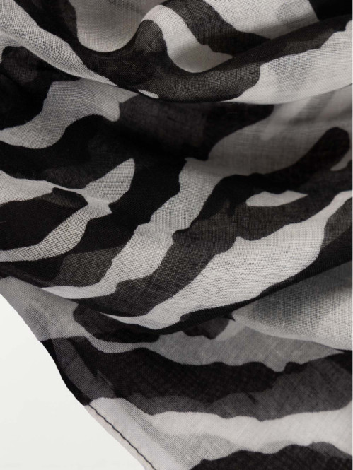 Foulard imprimé fantaisie pompons femme Foulard imprimé fantaisie pompons femme