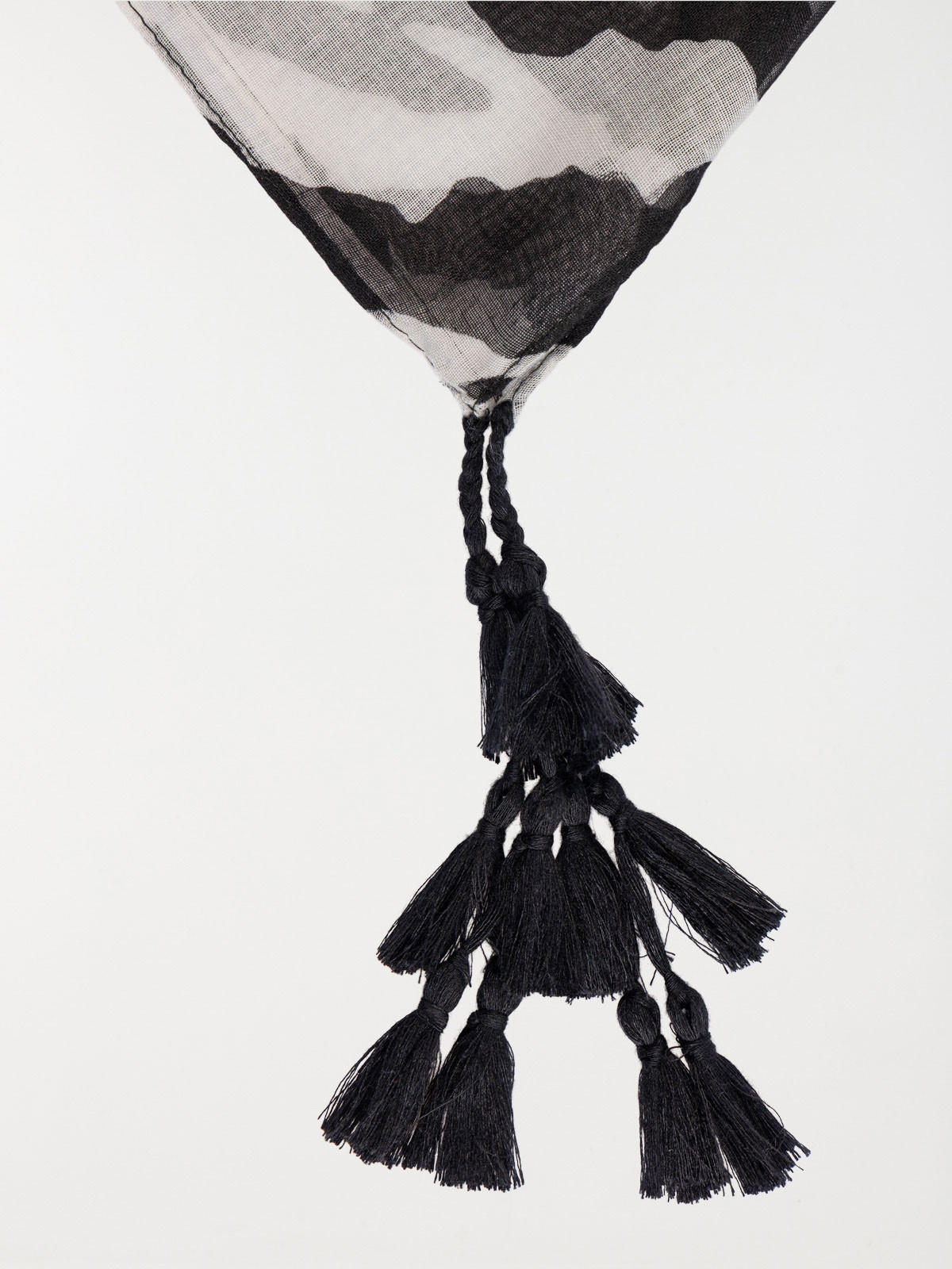 Foulard imprimé fantaisie pompons femme Foulard imprimé fantaisie pompons femme