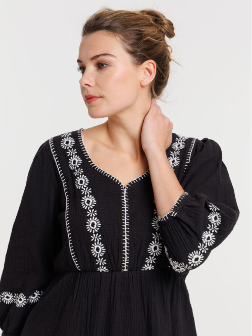 Robe brodée noire femme