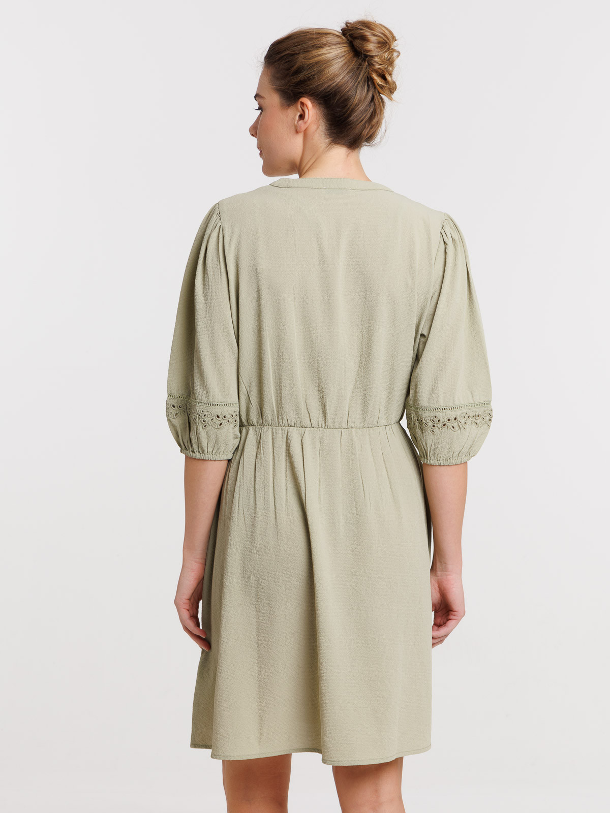 Robe détail broderie anglaise femme Robe détail broderie anglaise femme