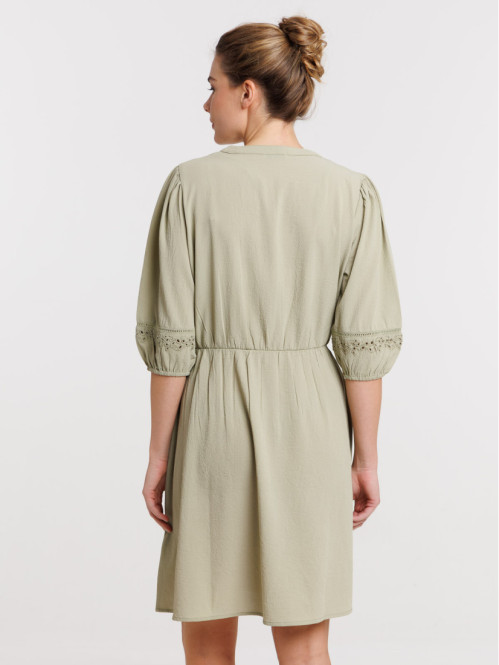 Robe détail broderie...