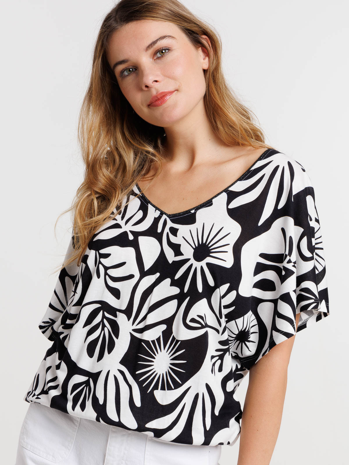 T-shirt motif végétal col V femme