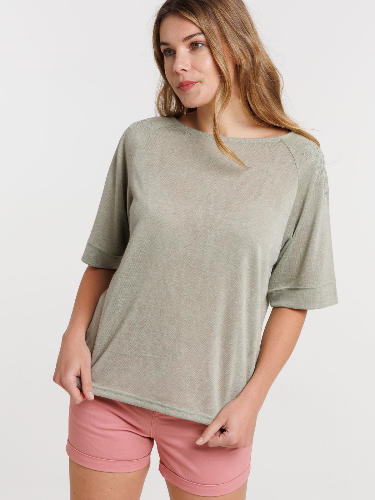 T-shirt broderies épaules femme
