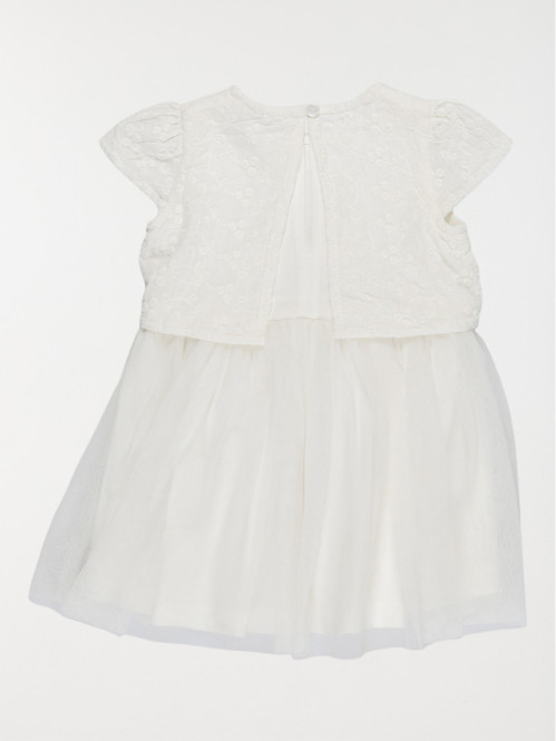 Robe écru avec broderie...