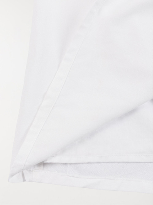 Robe blanche à bretelles...