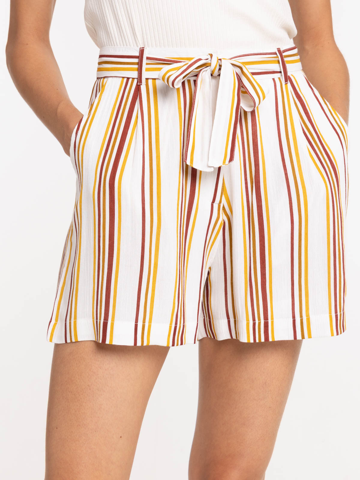 Short rayé avec ceinture à nouer femme Short rayé avec ceinture à nouer femme