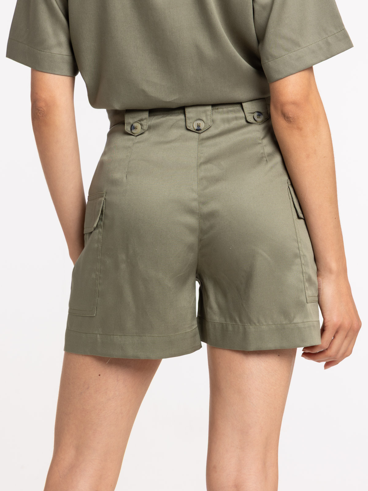 Short cargo coloris trèfle femme