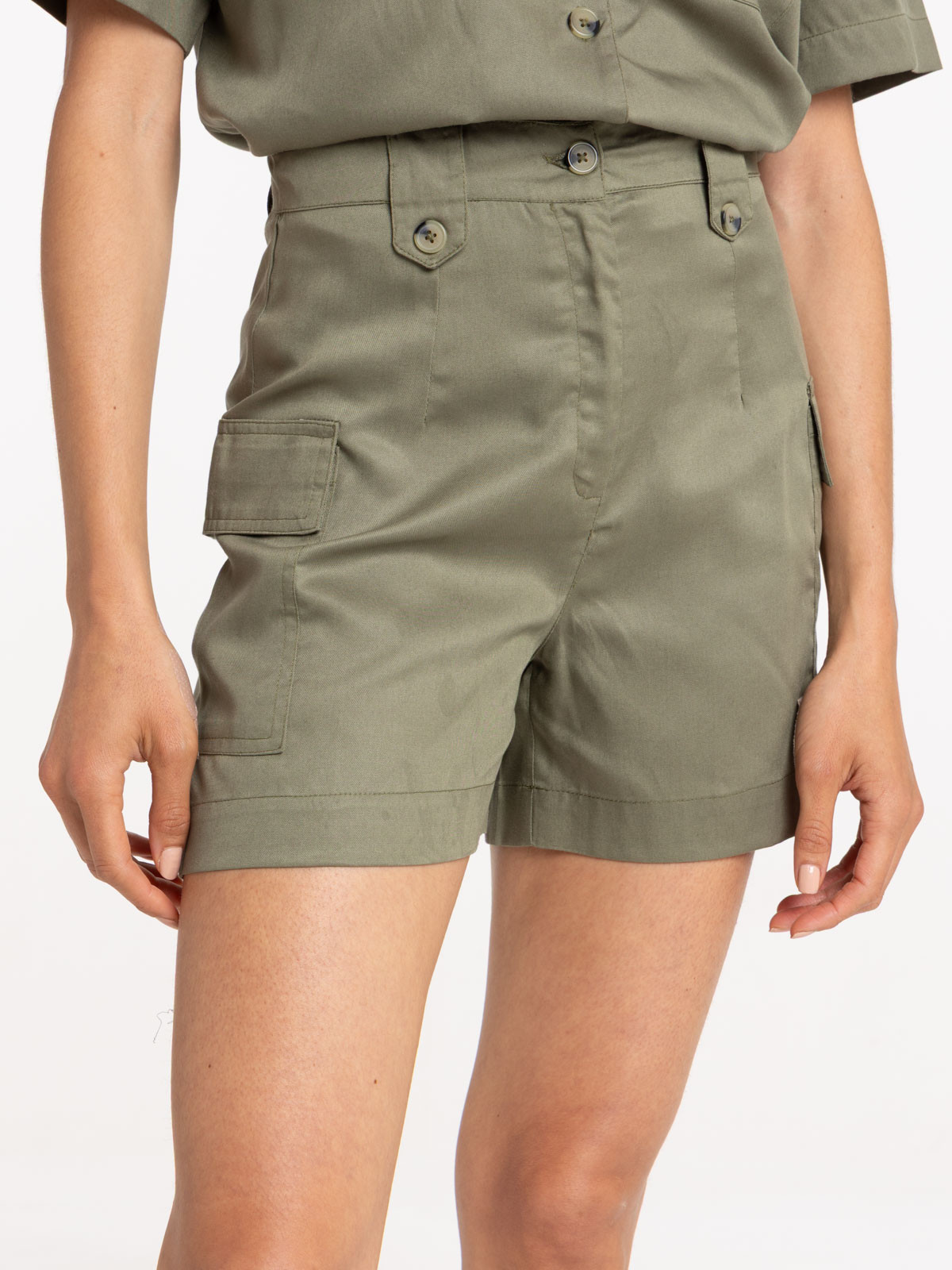Short cargo coloris trèfle femme