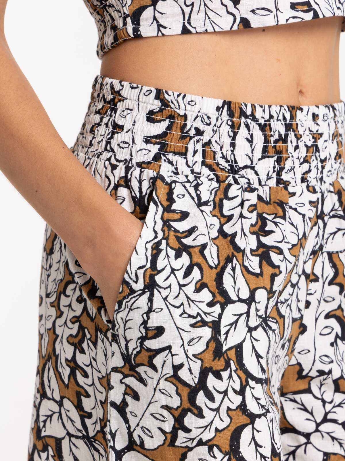 Short imprimé végétal femme