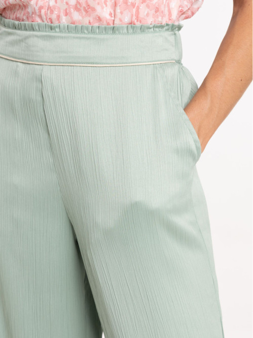 Pantalon effet plissé et...