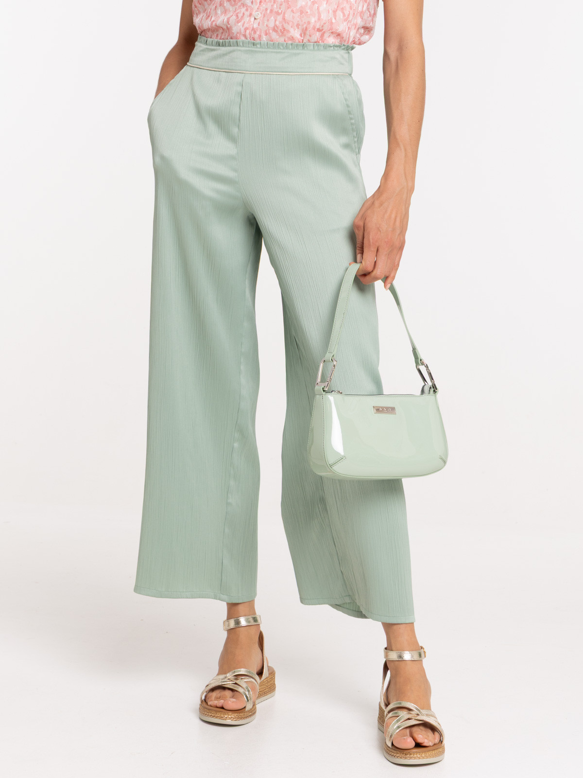 Pantalon effet plissé et satiné femme