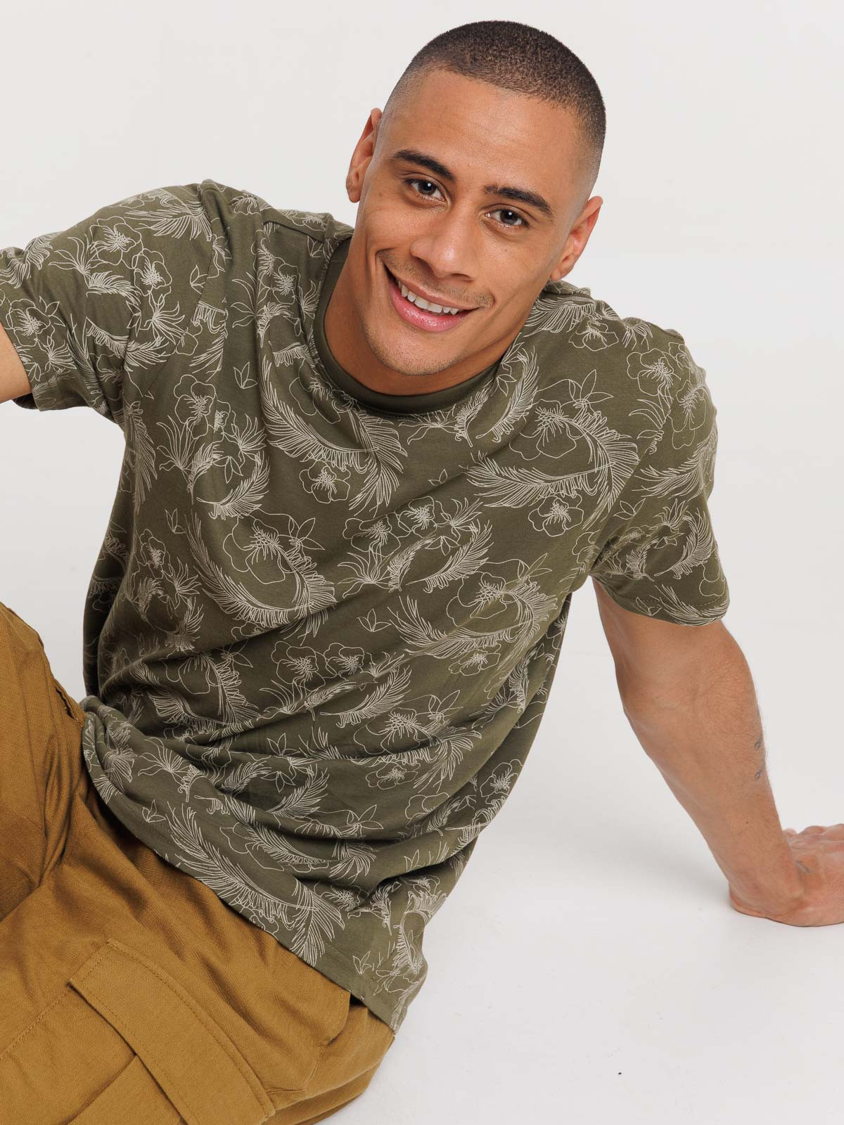 T-shirt col rond motif tropical homme