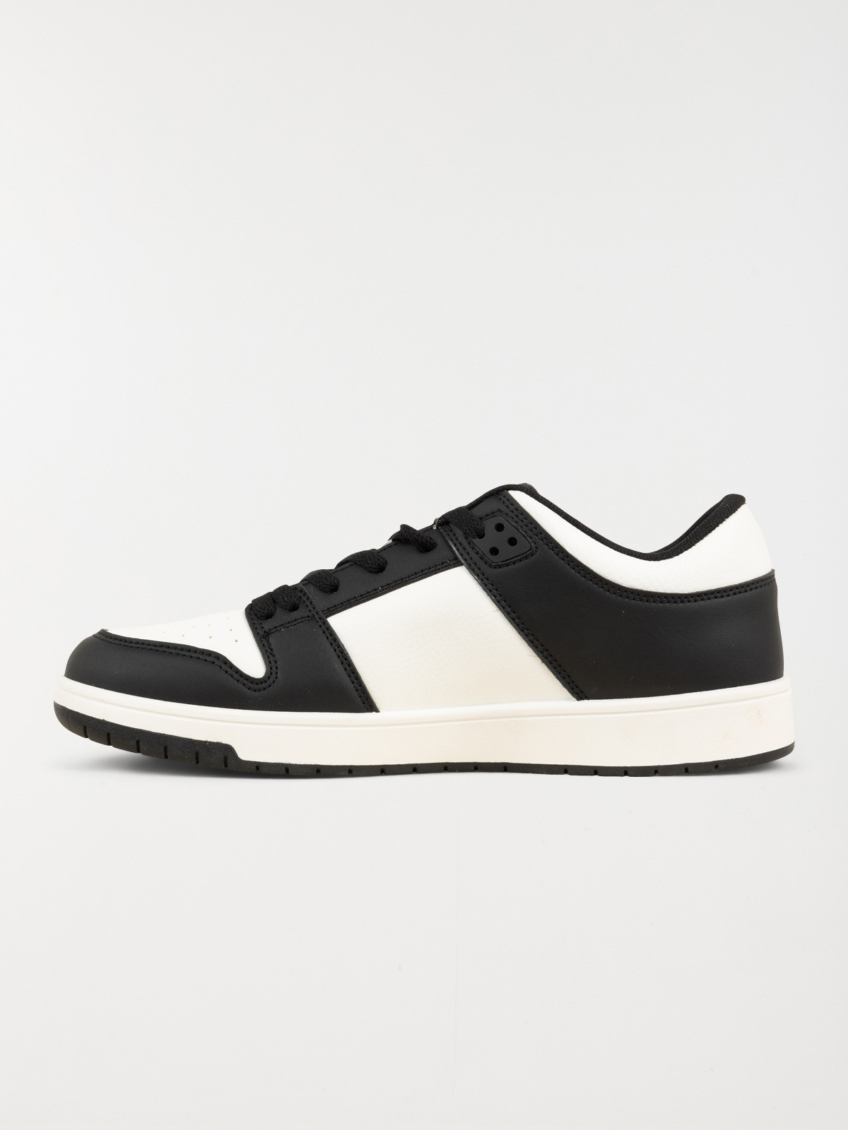 Baskets blanches et noires homme (40-46) Baskets blanches et noires homme (40-46)