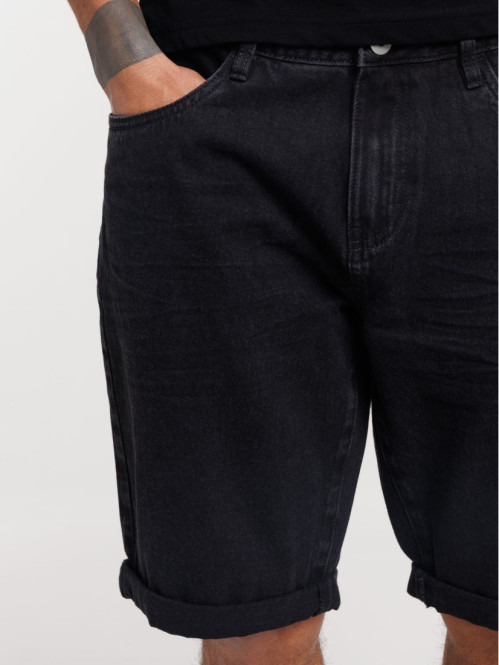 Bermuda en jean noir lavé...