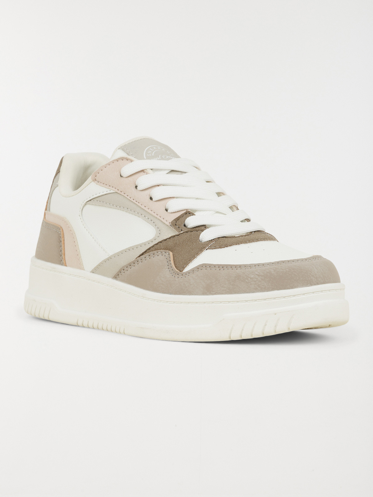 Baskets basses blanches femme (36-41) Baskets basses blanches femme (36-41)