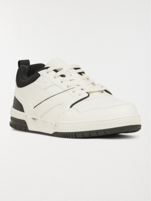 Baskets noires et blanches...
