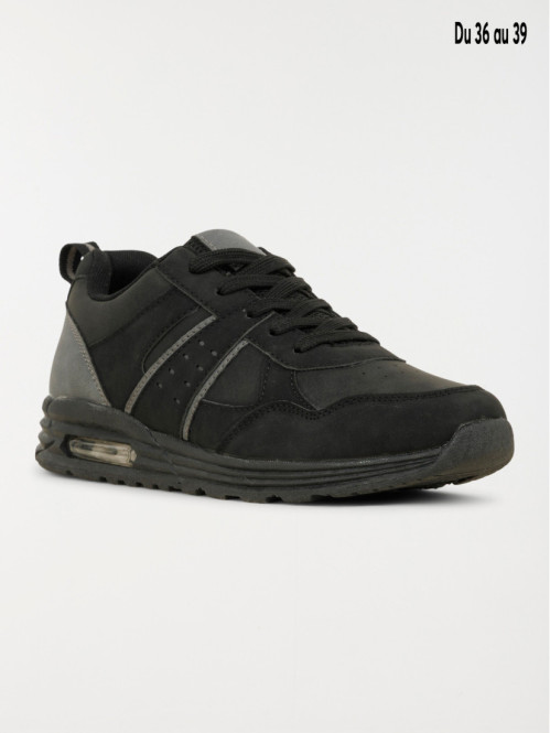 Basket de sport noire...