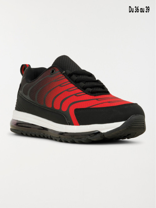 Baskets noires et rouges...