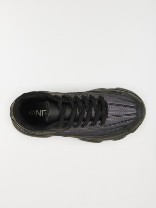 Basket sport lacet noire...