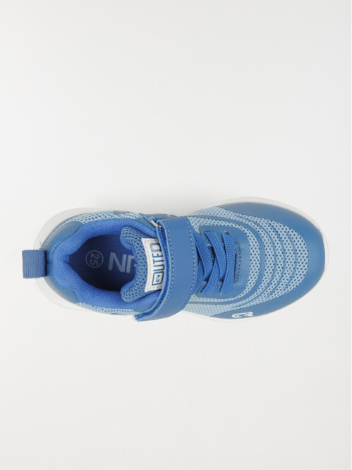 Chaussure de sport bleue...