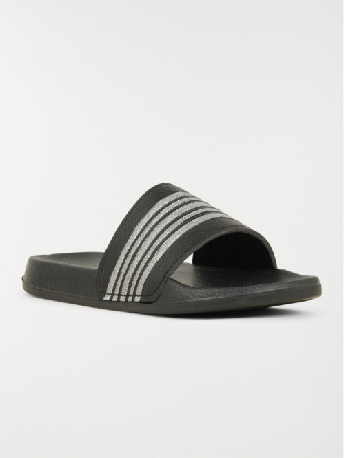 Claquette coloris noire...