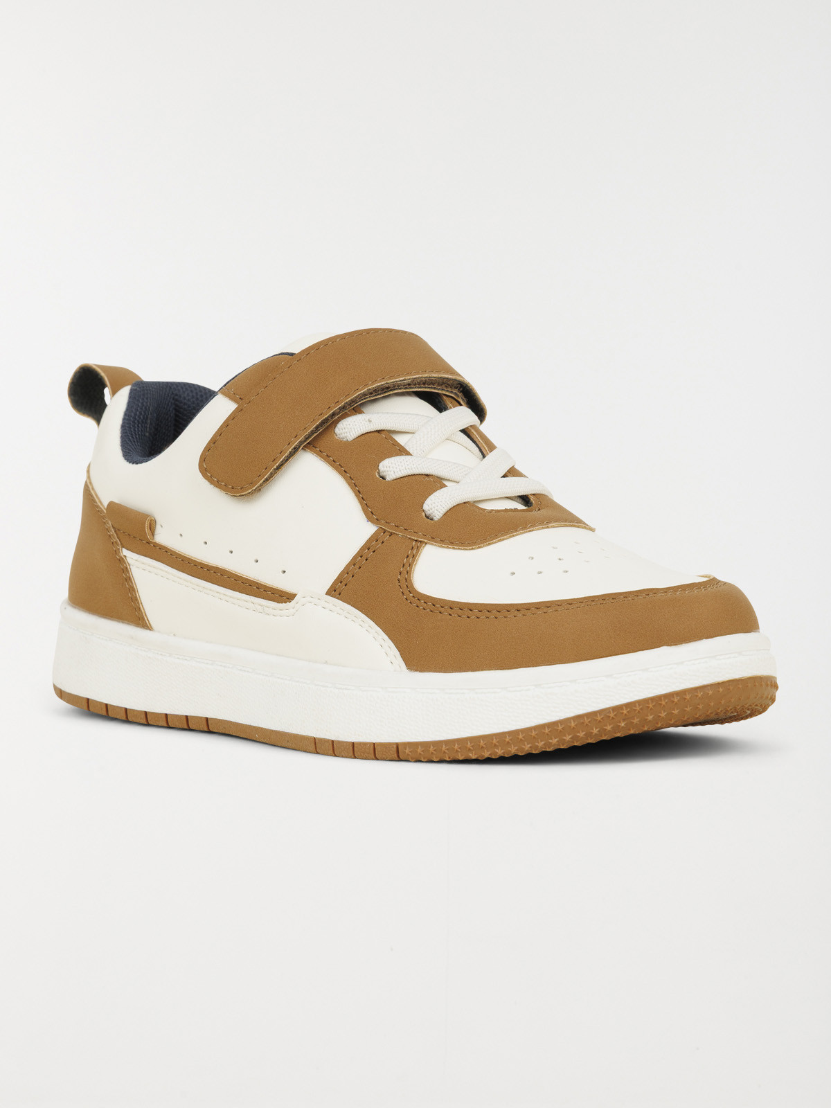 Baskets basses garçon marron (32-39)