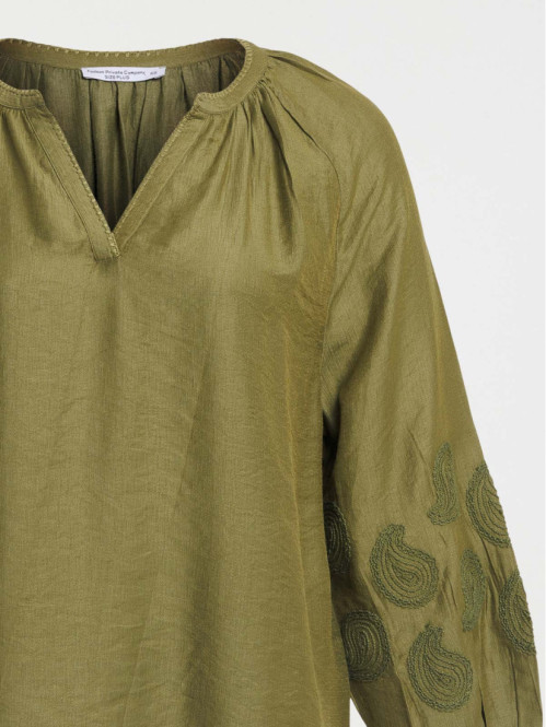 Blouse brodée grande taille...